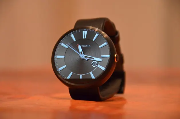 Classic One Wear Watch Face screenshot 4