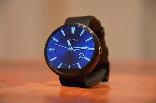 Classic One Wear Watch Face screenshot 5